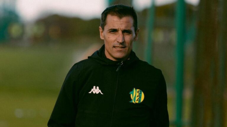 Guillermo Farré fue presentado como entrenador de Aldosivi