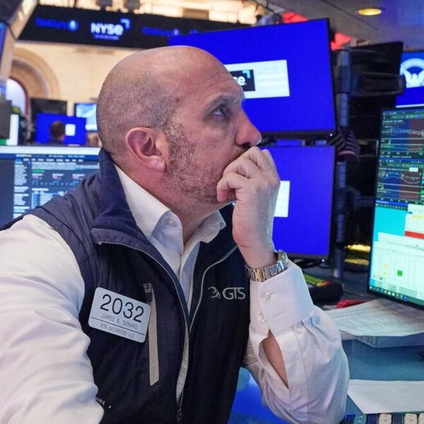 El riesgo país baja y se disparan las bolsas
